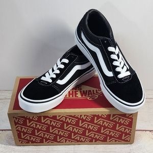 Vans Boys Ward Size 2 Low Top Suede & Canvas Black & White Sneakers Off The Wall